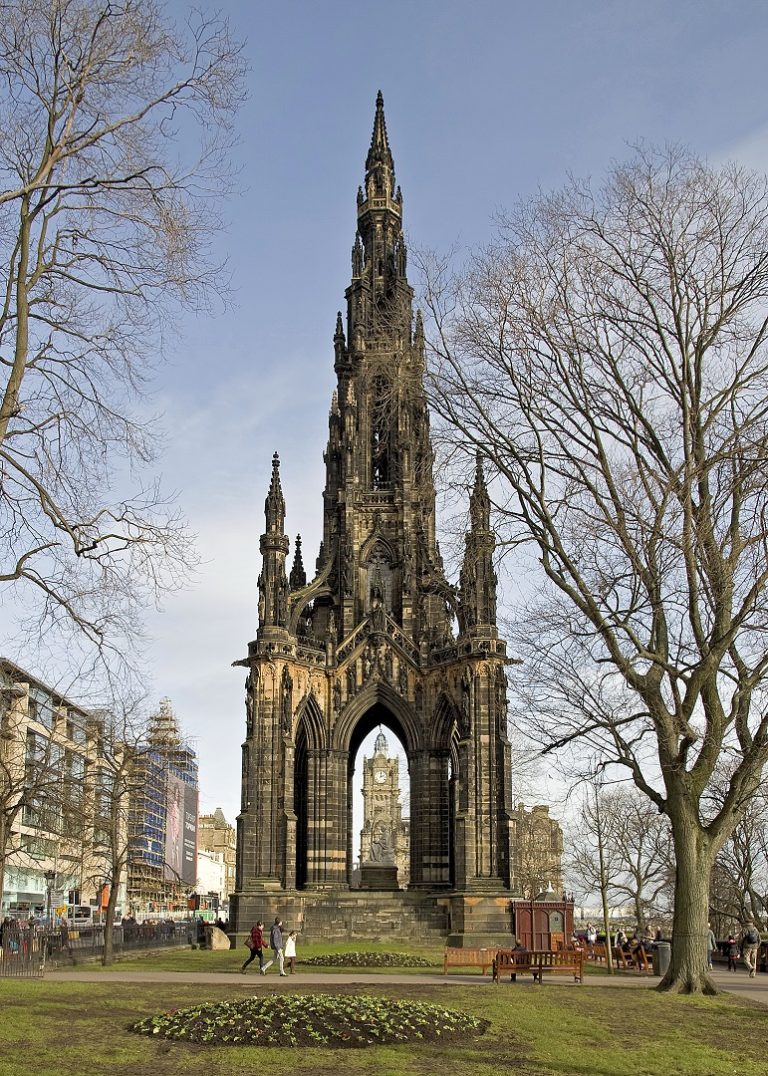 Monument Visit in Scotland - Scott’s Monument & Princes Gardens - Escape to holiday Villa at Pleasant Hill Scotland