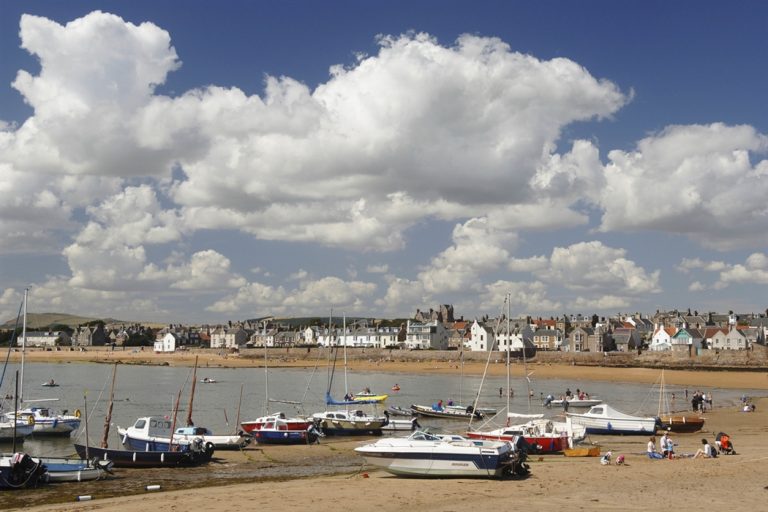 Outdoor places to visit in Scotland - Watersports, golf, beaches, seaside town - Elie/Anstruther