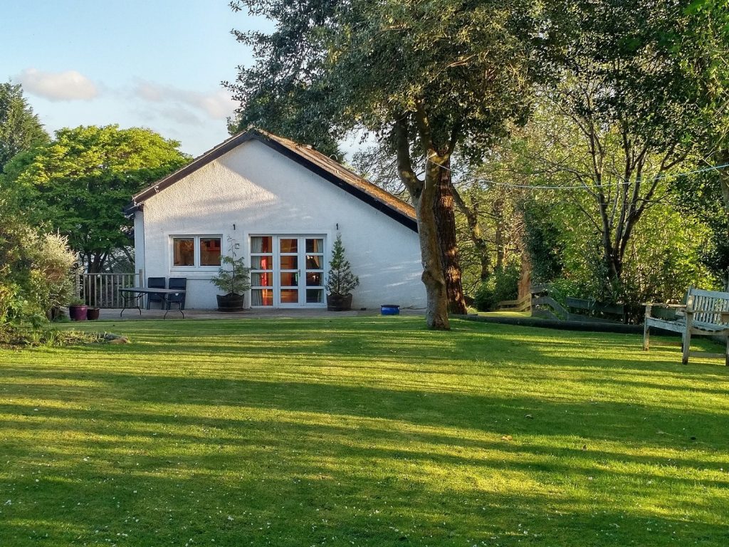 Large garden Villa in Glasgow, Scotland - Ideal private place for wedding venue and family base