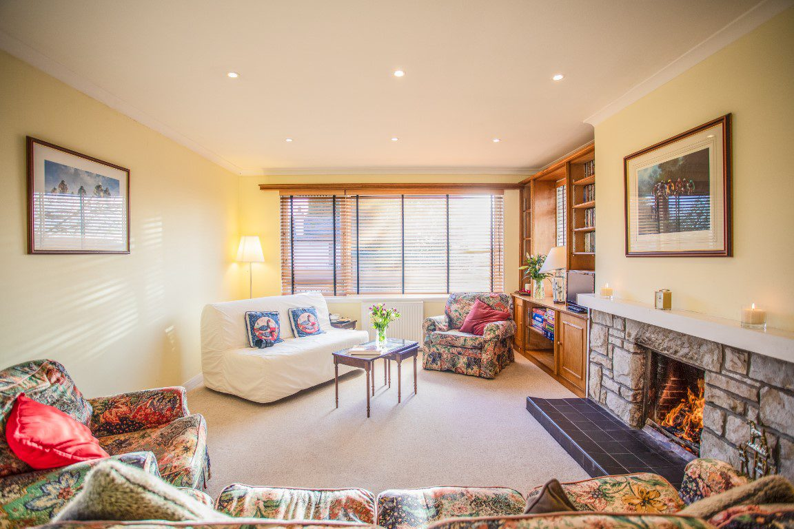 Pleasant Hill Scotland Lounge