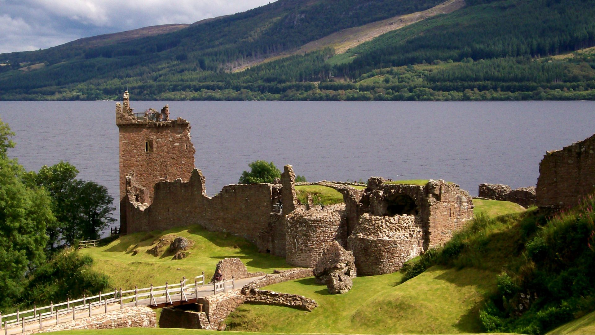 Explore-Balloch-Castle-Country-Park